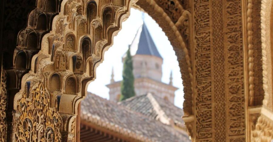 Malaga: Granada Day Trip with Alhambra, Palaces and Gardens - Transport from Malaga: comfortable, but seats can be a factor