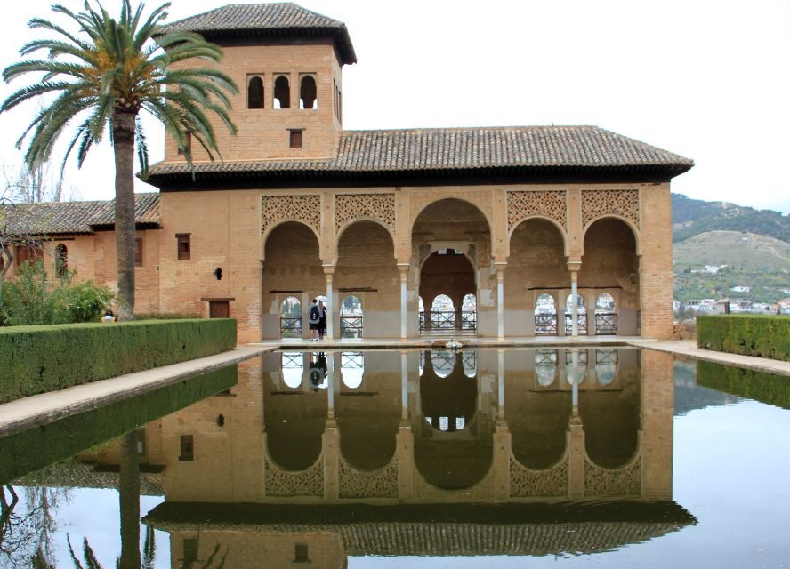 Malaga: Granada Day Trip with Alhambra, Palaces and Gardens - How much free time will you have in Granada?