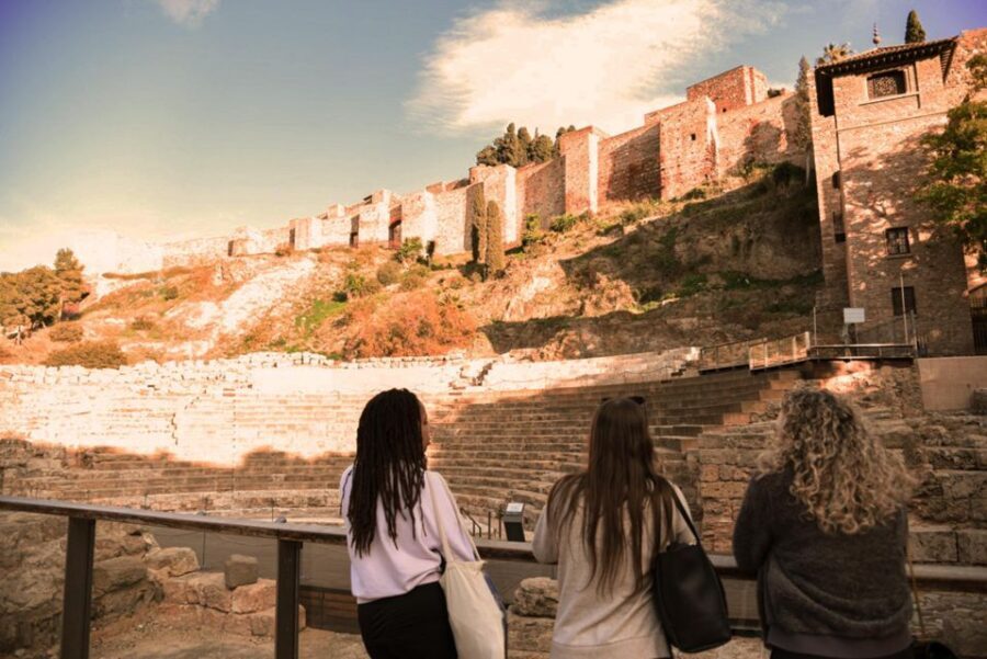Málaga: Highlights, Old Town & Viewpoint Walking Tour - Roman traces, Moorish streets, and the Alcazaba Fortress wall remains