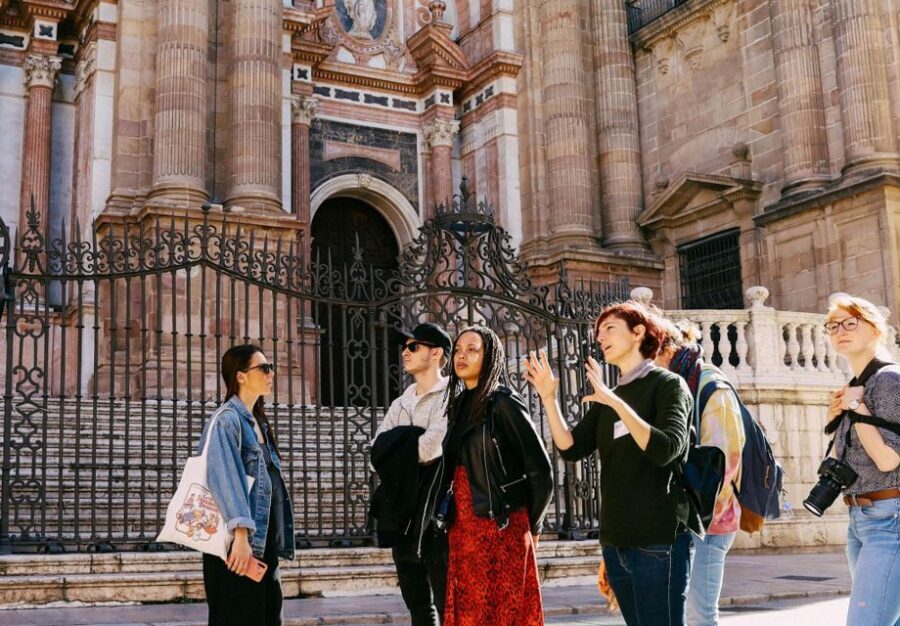 Málaga: Highlights, Old Town & Viewpoint Walking Tour - Price and value for about $46: what you’re really paying for