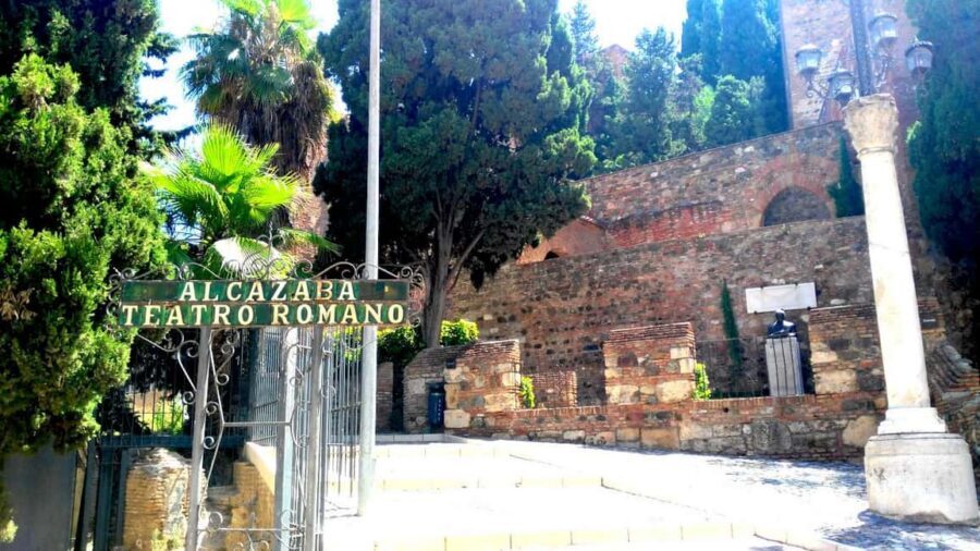Málaga: Historic Center Tour with Local Guide - Picasso Museum stop: a compact hit of Malaga’s modern identity