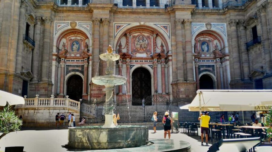 Málaga: Historic Center Tour with Local Guide - Mercado Central de Atarazanas: tastings that turn history into snackable reality