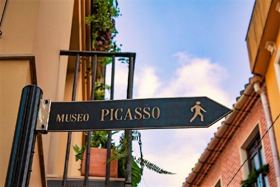 Malaga: History of Picasso Guided Walking Tour - Church of Santiago and the smaller places that add texture