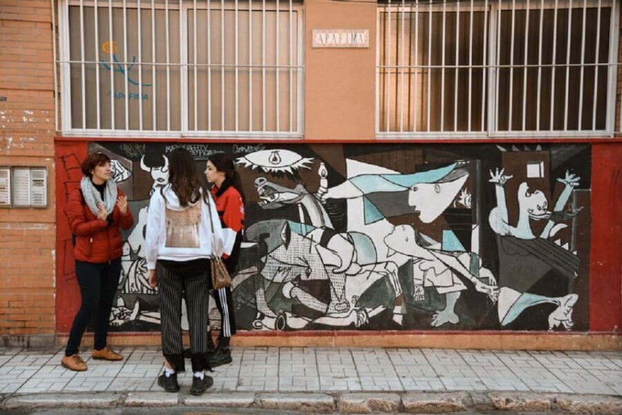 Malaga: History of Picasso Guided Walking Tour - A viewpoint stop that helps you reset your eyes