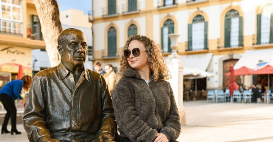 Malaga: History of Picasso Guided Walking Tour - Picasso’s Birthplace Museum stop: seeing the building before you see the art