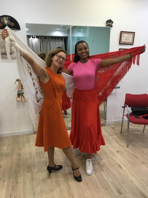 Málaga: Learn to dance flamenco rumba in 45 minutes - Christmas-Themed Workshops in December