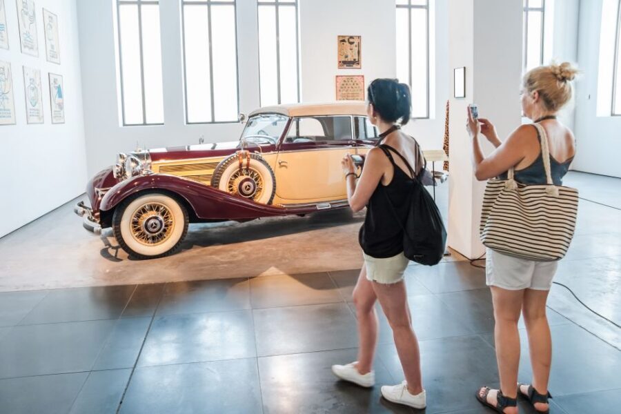 Málaga: Museo del Automóvil y la Moda Ticket - Sunday at 12:30: Running the Engines