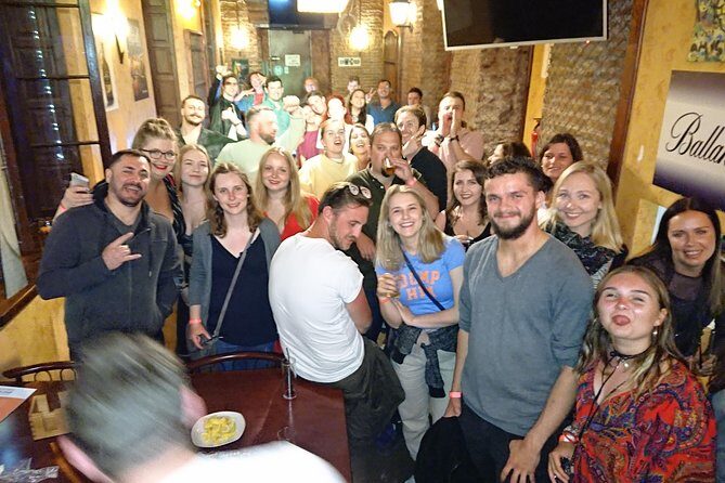 Malaga Nightlife Pub Crawl Tour with Drinks and Clubs Entry - Bar-hopping in Malaga Centro and included club entry