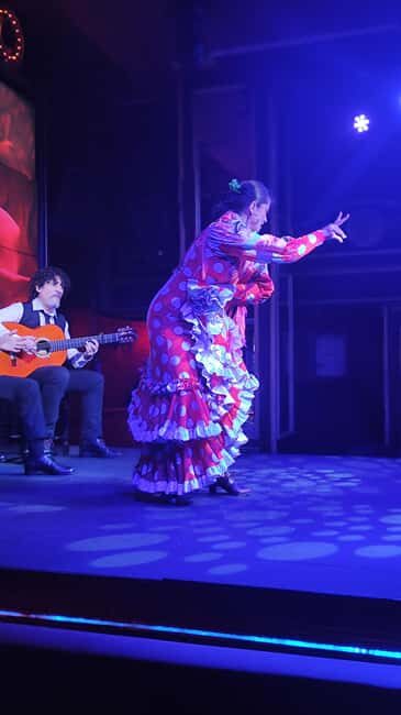 Malaga: Paella and Tapas Tour with The Best Flamenco Show - Where you meet: the welcome wine moment