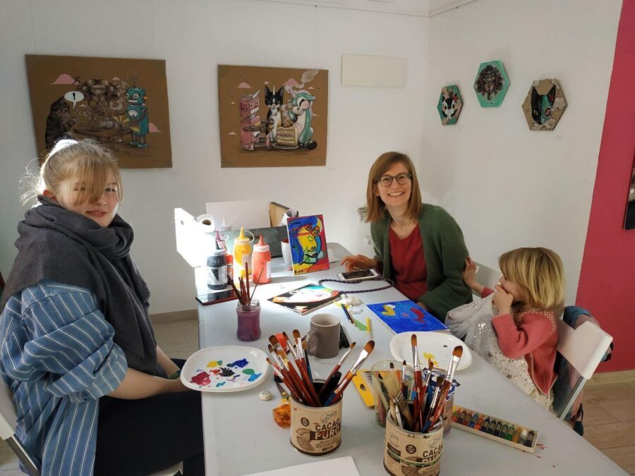 Málaga: Paint your own Picasso - Finding the Yellow Corner: Studio Setup and How the Session Feels