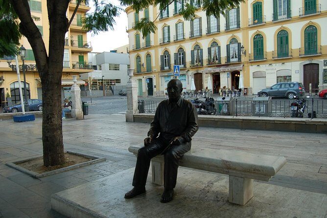 Málaga Picasso Museum Private Guided Tour - Plaza de la Merced start: your time in Málaga starts in the right place