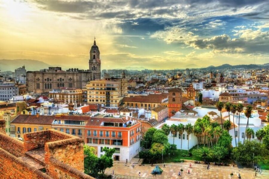 Malaga: Private custom Walking tour with a local guide - A private custom route that keeps you from guessing