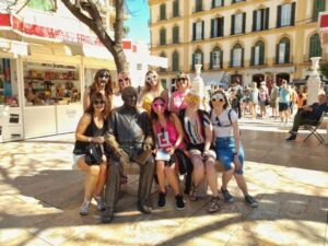 Málaga: Private Sightseeing Treasure Hunt - The start at Fuente de Génova and Plaza de la Constitución