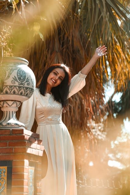 Málaga: Professional Photoshoot and City Tour - La Malagueta beach: easy light and relaxed posing