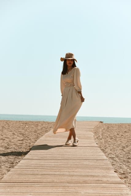 Málaga: Professional Photoshoot and City Tour - Outfits, partners, and even pets: how to maximize your set
