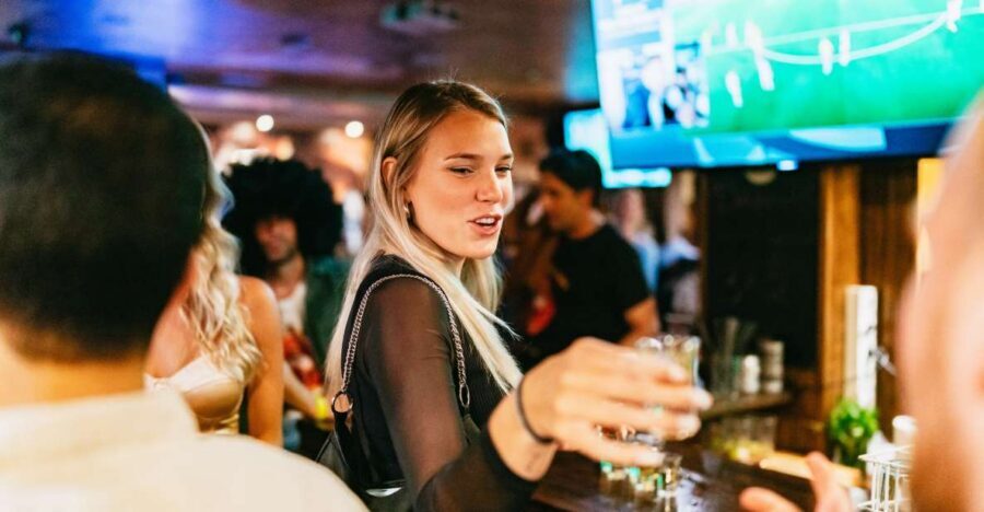 Malaga: Pubs and Clubs Crawl - Meeting Starbucks First: how the night kickoff works