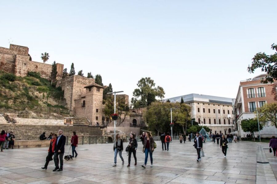 Malaga: Roman Theater and Alcazaba of Malaga Guided Tour - Guide Style: Clarity, Friendly Energy, and Q&A That Actually Helps