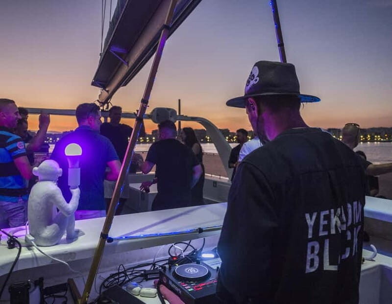 Malaga: Sailing Catamaran Sunset Cruise with Live DJ & Drink - Live DJ music and a glass of cava at golden hour