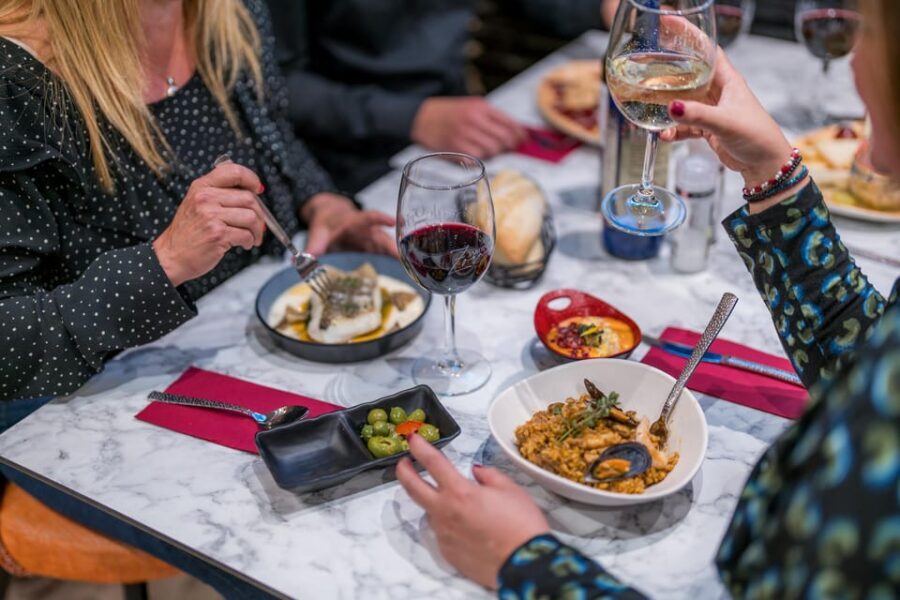 Malaga: Show and Food at Alegría Flamenco and Restaurant - Inside the venue: air-conditioned comfort and cathedral views