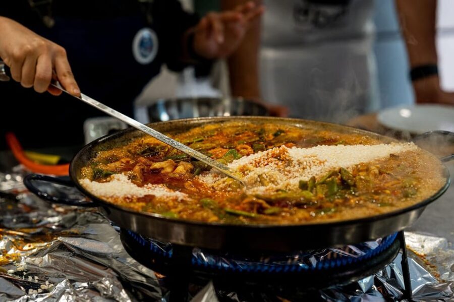 Málaga: Spanish Cooking Workshop with Paella and Sangria - Location Advantage: Historic Center Meets Easy Market Planning