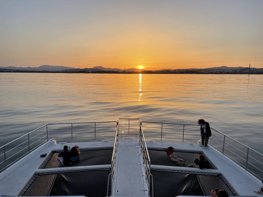 Málaga: Sunset Catamaran Trip - Onboard Vibe: Music, Drinks, and the Right Kind of Relaxed