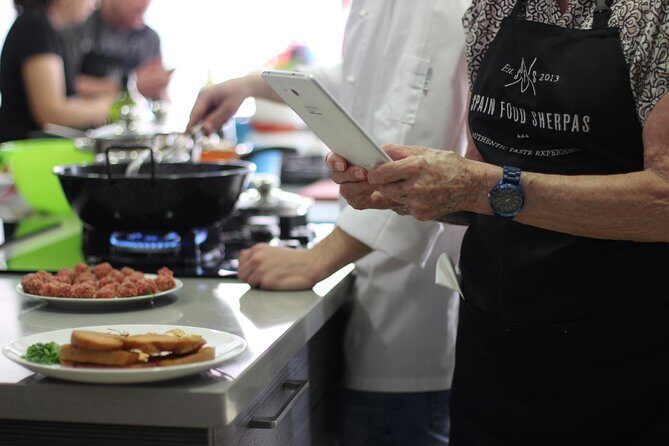 Malaga Tapas Cooking Class - Recipes and a special gift: what you take home