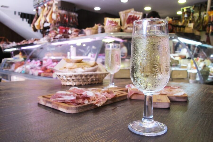 Malaga: Tapas Tasting Tour - The tapas plan: 4 stops, up to 7 tastings, and a guided crawl through Old Town