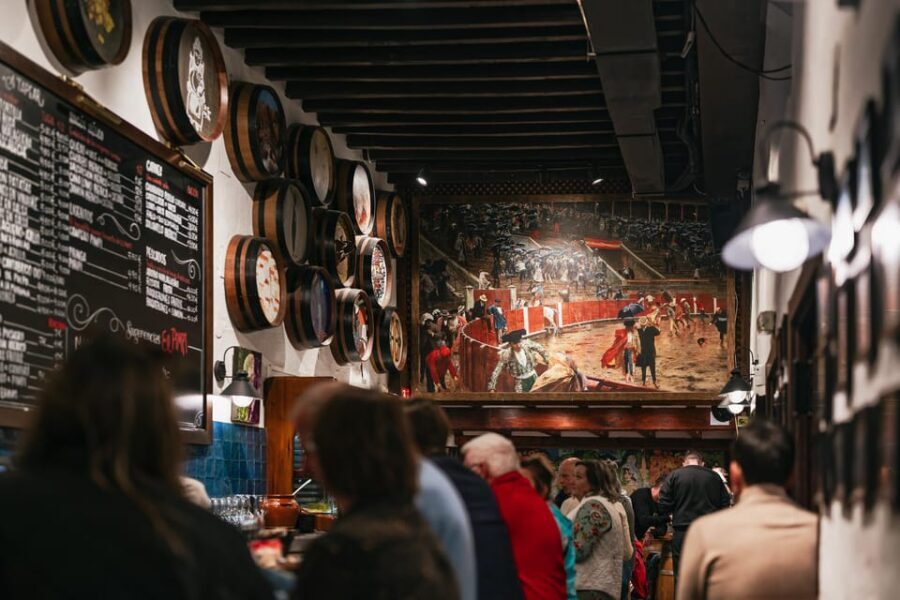 Málaga: Traditional Andalusian Tapas and Wine Tour - The first food stop: homemade tapas at a long-running restaurant