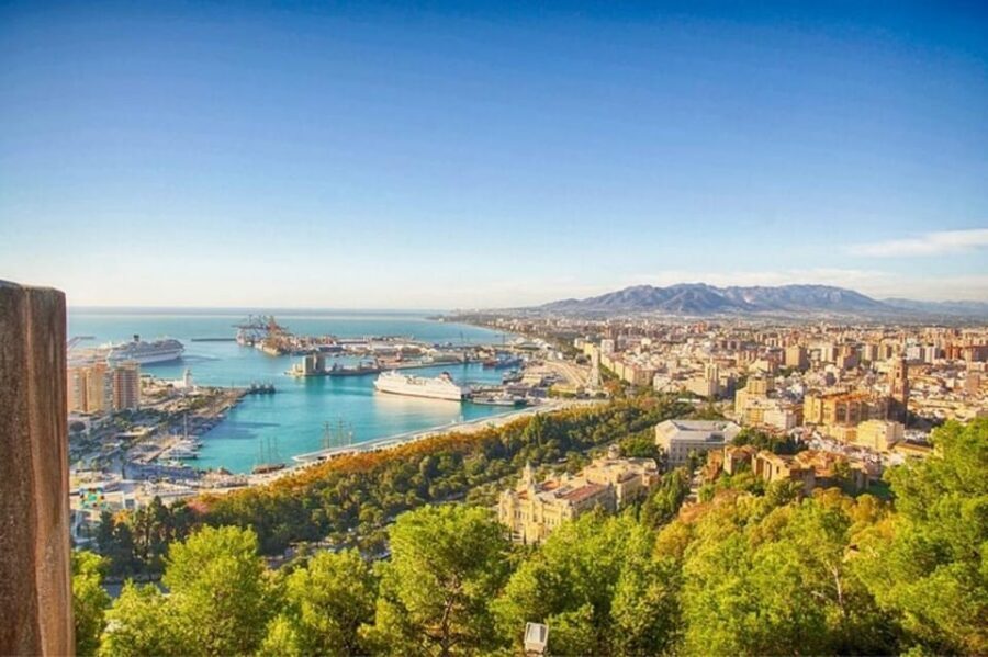 Malaga: Walking Tour of Must-See Attractions - Alcazaba of Malaga: Moorish fortress walls you can actually picture