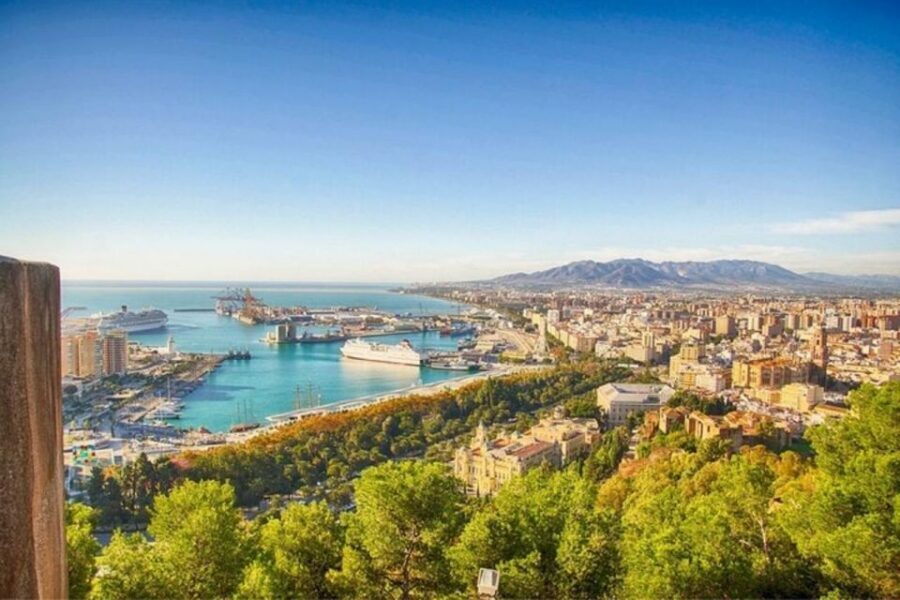 Malaga: Walking Tour of Must-See Attractions - Roman Theater of Málaga: 1st-century BC ruins in plain sight