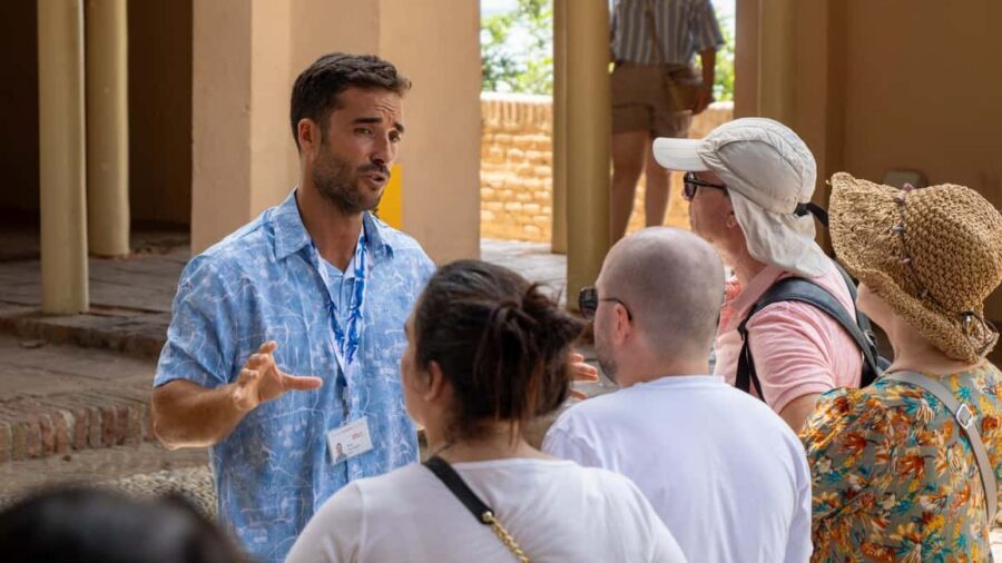 Malaga Walking Tour, Roman Theater and Alcazaba in small group with Tickets - Starting at Plaza de la Marina: the easy first step