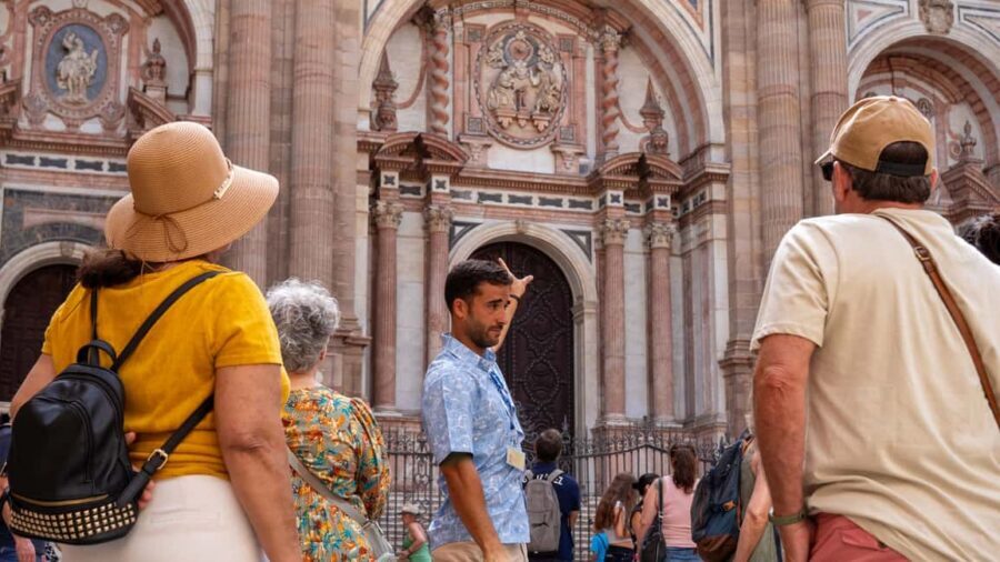 Malaga Walking Tour, Roman Theater and Alcazaba in small group with Tickets - Photo stops that still matter: La Manquita and the Picasso Museum