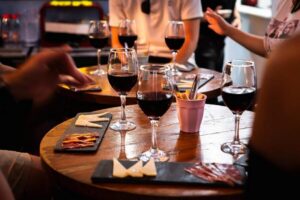 Malaga: Wine and Tapas Tour with Tastings and Drinks - The 3-Hour Rhythm: Three Tastings Plus a Rooftop Finish