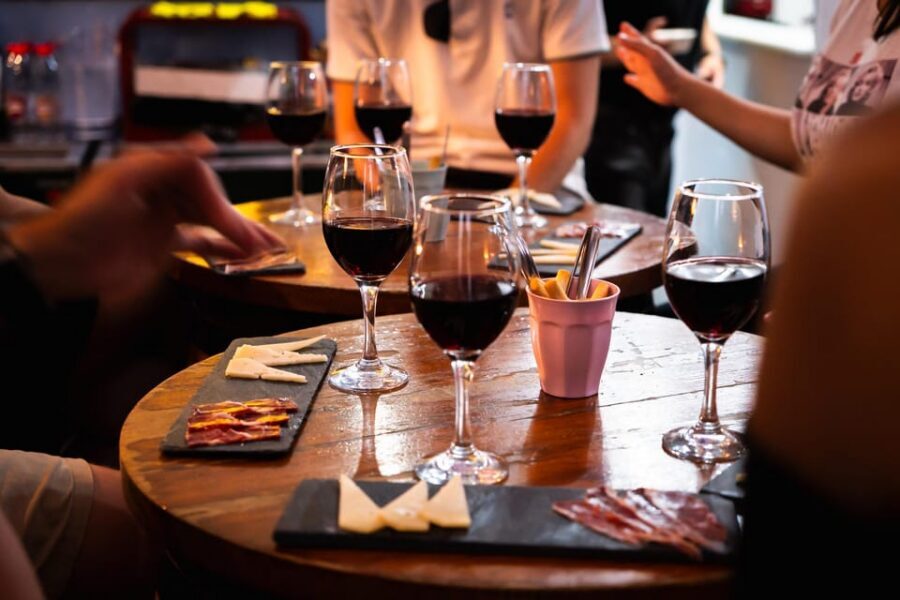 Malaga: Wine and Tapas Tour with Tastings and Drinks - The 3-Hour Rhythm: Three Tastings Plus a Rooftop Finish
