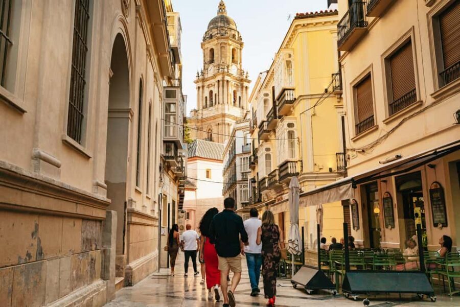 Malaga's tradition and tapas tour with Official Guide - Meeting at Antigua Casa de Guardia: The Wine Start That Sets the Tone