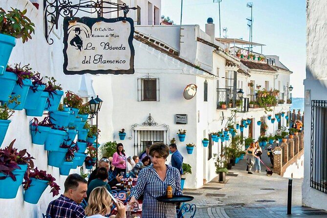 Marbella and Mijas Day Tour and Puerto Banus and Benalmadena - Stop 1: Castillo Monumento Colomares and the Columbus tribute