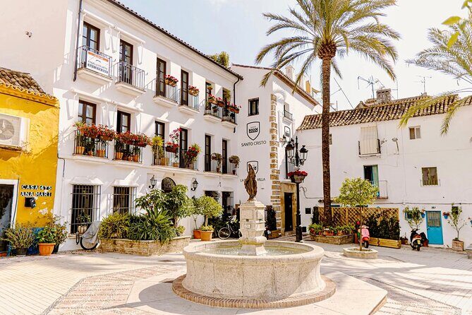 Marbella and Mijas Day Tour and Puerto Banus and Benalmadena - Stop 3: Mijas Pueblo free time—how to make your 60 minutes count
