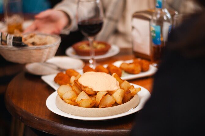 Marbella Old Town: Authentic Tapas Food Tour With Local Guide - Starting at Esculturas de Dalí: the easiest way to begin