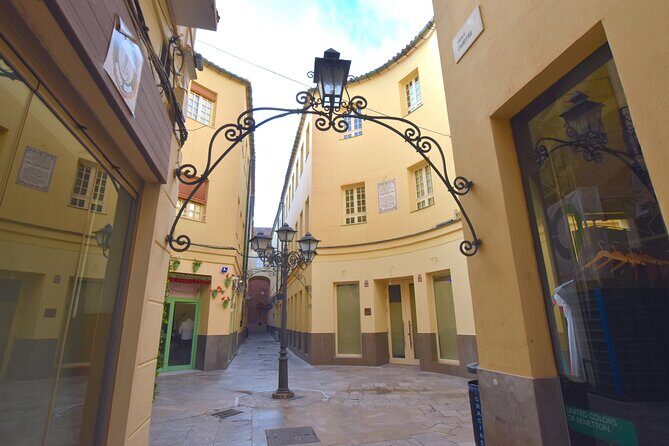 Picasso roots Private Walking Tour in Central Malaga - Stop 5: Why there’s a Picasso museum—and the family lending his works