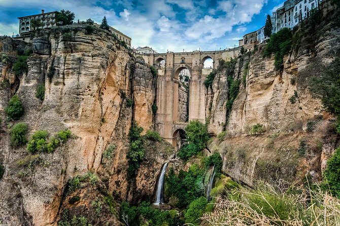 Private 3 hours Walking Tour of Ronda with official tour guide - Puente Nuevo first: your best start for canyon views
