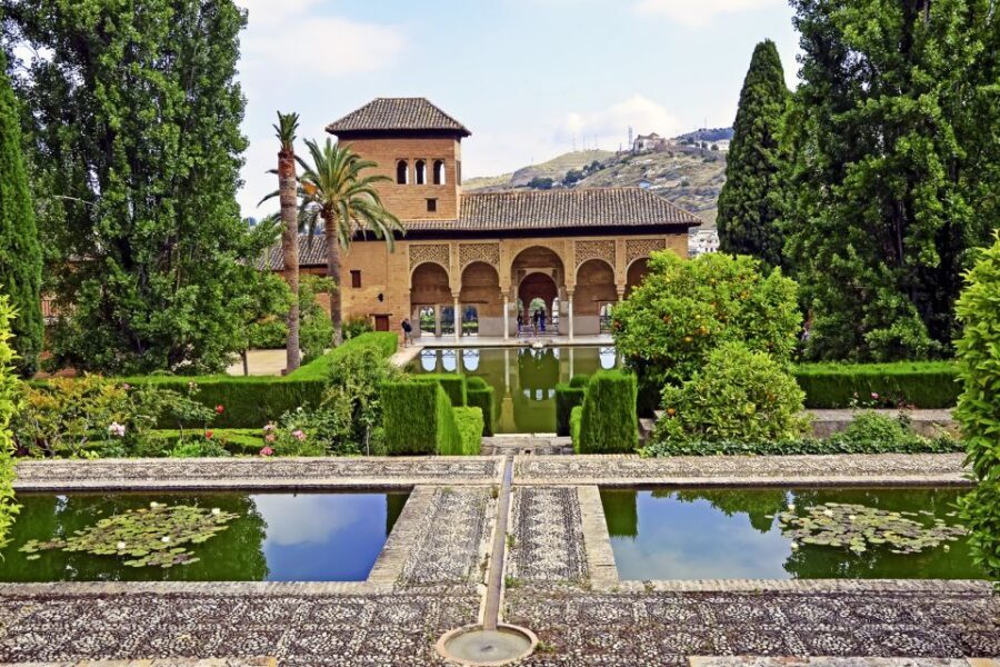 Private Alhambra Tour From Malaga & Surrounds - Should you book this private Alhambra tour from Malaga?