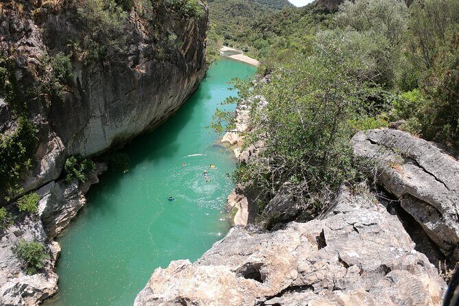 Private canyoning adventure in the Buitreras Canyon - Walking in through the Los Alemanes bridge
