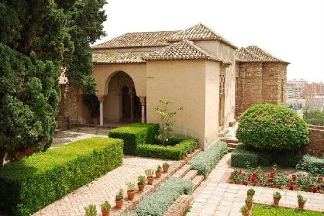 Private Malaga: Alcazaba, Museum, Market, Cathedral & Picasso - Picasso trail: what you learn without paying extra art time