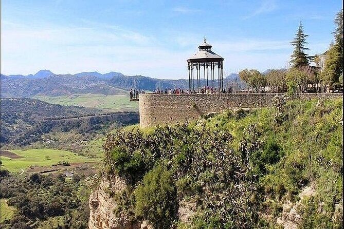 Private Tour of Ronda and Setenil de Las Bodegas - Drivers and guides: why the names matter