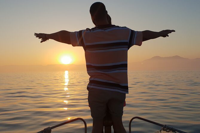 Romatic sea experience (Sunset + overnight + Breakfast) - Marbella romance begins in Estepona harbor