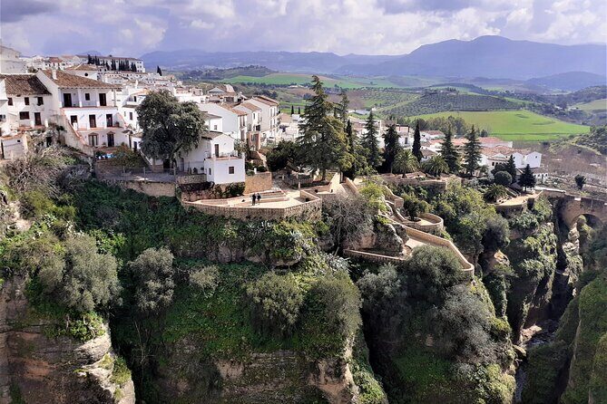Ronda group walking Tour - New Town to El Tajo de Ronda: the New Bridge moment