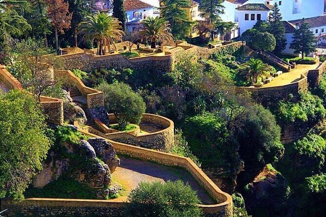 Ronda Historical Walking Tour with Bullring Entrance - The Guides: What You Can Expect From the Storytelling