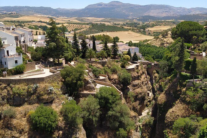 Ronda & Setenil de las Bodegas, land of contrasts / Semi-Private - Walking, heat, and the one thing not included: lunch