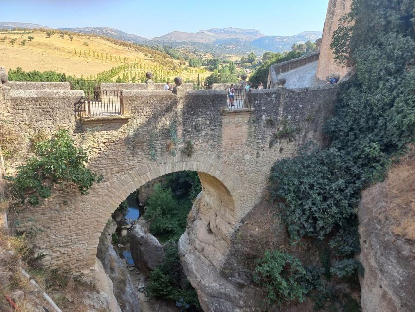 Ronda & Setenil de las Bodegas - SemiPrivate - Setenil de las Bodegas’ cave streets: what makes it different
