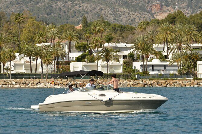Sea Ray 10-Passenger Boat Tour in Marbella - Getting Oriented at Pizza al Corte in Puerto Deportivo